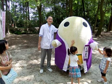 下賀茂神社（「まゆまろ」と一緒）国民文化祭マスコット