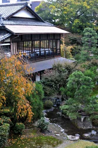 八坂倶楽部(開放的な建物)