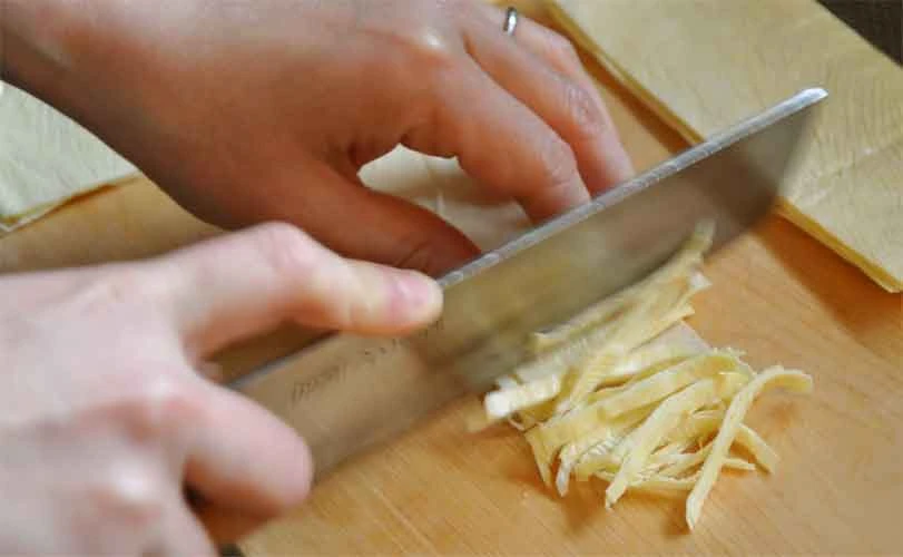 準備と千切り（ひきあげゆばご飯レシピ）